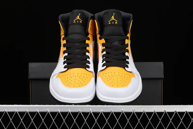 All categories Air Jordan Jordan series basketball shoes Air Jordan 1 Mid G version pure original Air Jordan 1 Mid AJ1 Joe 1 white and yellow Zhongbang basketball shoes 554724-170